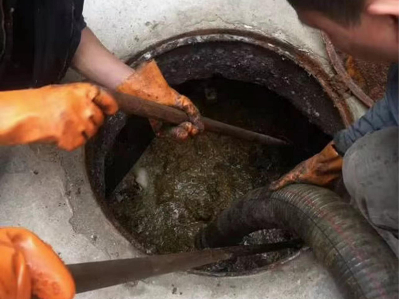 公坡镇清理化粪池时如何避免沼气的危害?